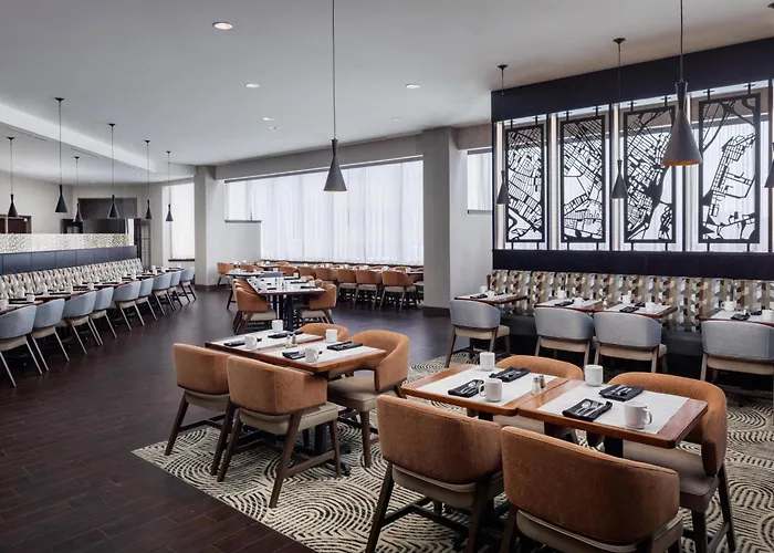 Hotels with pool Hilton Albany